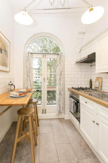 Chic 1 bedroom apartment in Bloomsbury sleeps 4 - image 2