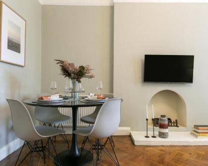 Chic 1 bedroom apartment in Bloomsbury sleeps 4 - image 8