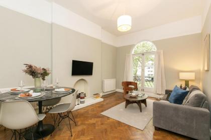 Chic 1 bedroom apartment in Bloomsbury sleeps 4 - image 9