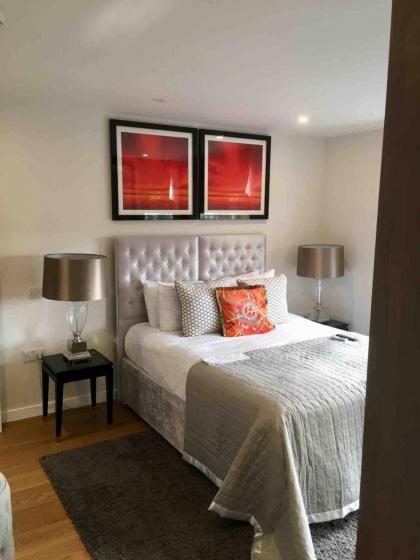 2 Bed Penthouse Serviced Apt South Kensington - image 6