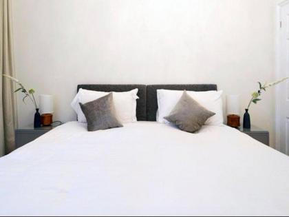 2 Bed Luxury Serviced Apartment In Belgravia - image 9