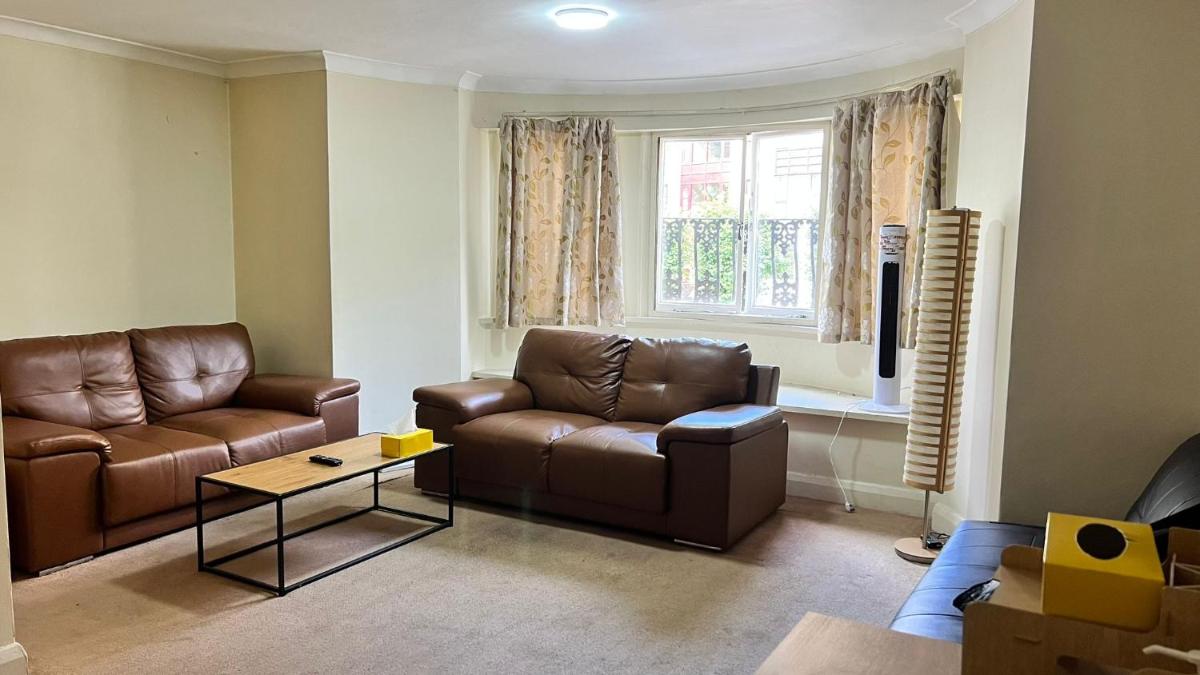 Budget 2 Bedroom Apartment in Paddington - main image