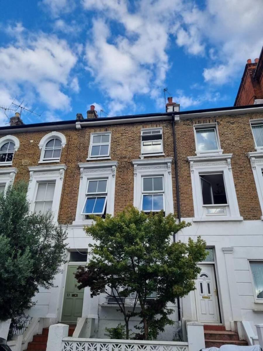 Beautifully Renovated 1-Bed Garden Flat in London - main image