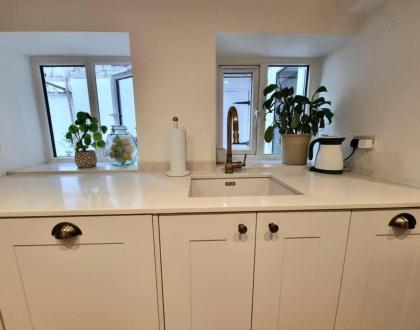 Beautifully Renovated 1-Bed Garden Flat in London - image 16