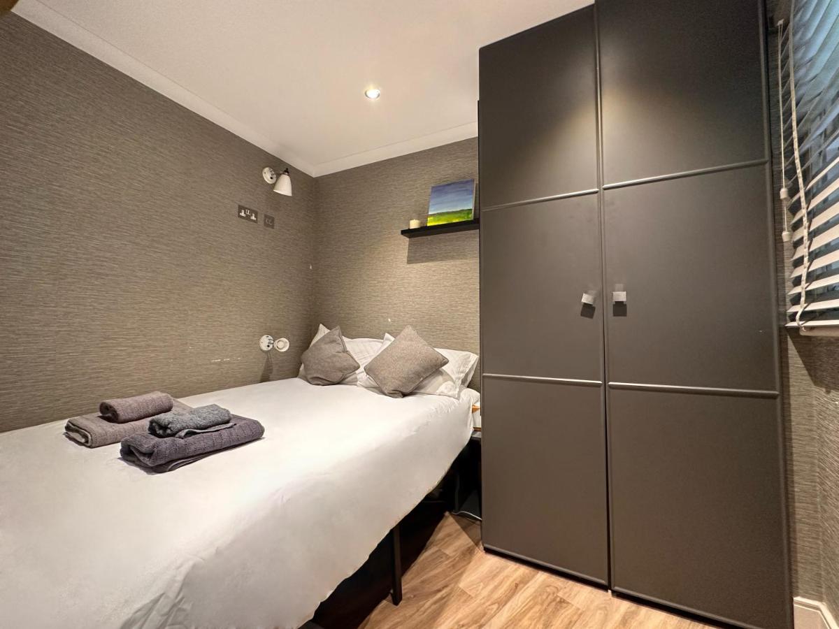 Remarkable 1-Bed Studio in London - main image