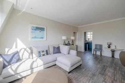 Beautifully Decorated 1BD Oasis - Earl's Court! - image 1