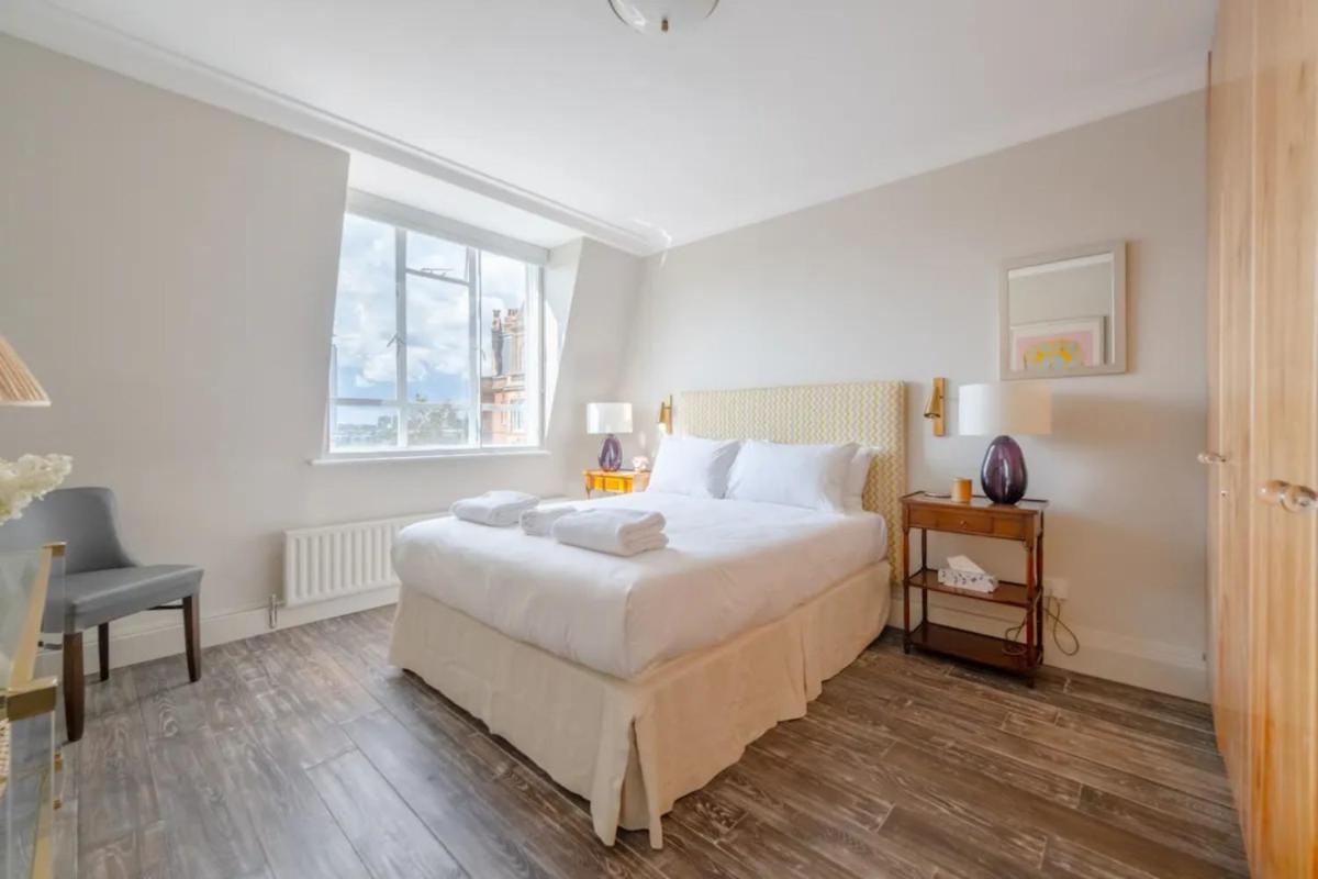 Beautifully Decorated 1BD Oasis - Earl's Court! - image 6