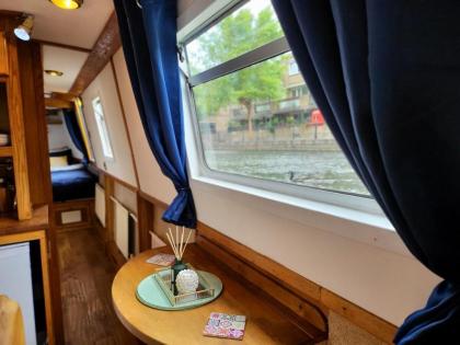 Lovely Historical Canal Boat in London City Centre - image 5