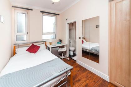 Private en-suite Room @ Liverpool street Brick Ln - image 12