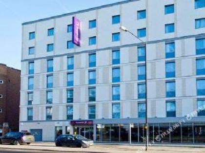 Premier Inn Slough Central South - image 10