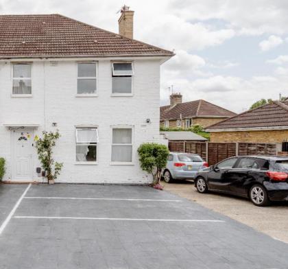 6 North Avenue Guest House Heathrow Airport-Free Parking - image 16