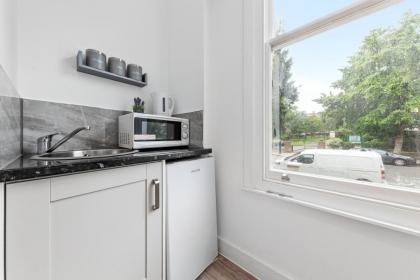 Charming Ensuite Room in Finsbury Park London N19 - image 6