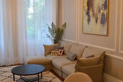 Stunning 2 Bedroom Apartment in London's Chelsea - image 1