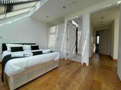 Luxurious Two Bedroom Penthouse - image 18