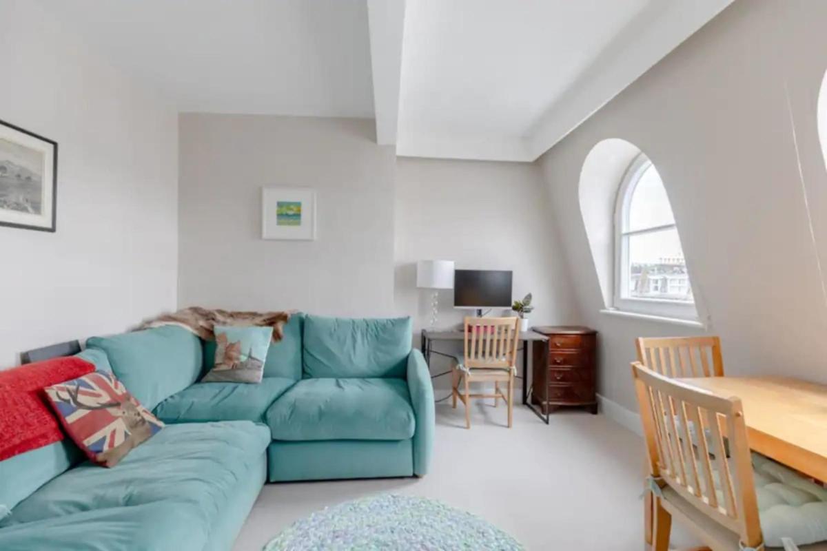 Quaint & Cosy 1 Bedroom Flat - Kensington Olympia! - main image