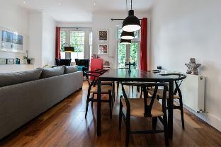 The Clapham Crib - Spacious 4BDR House with Patio - main image