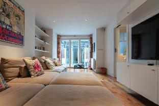 The Clapham Crib - Spacious 4BDR House with Patio - image 4