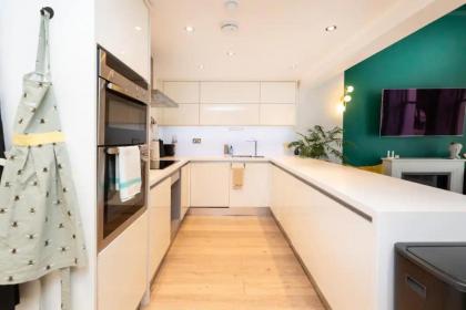 Contemporary 2 Bedroom Flat wBalcony - Bayswater! - image 7