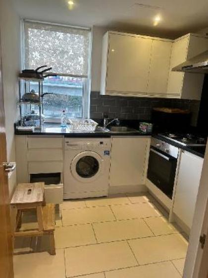 Specious apartment In Canning Town - image 2