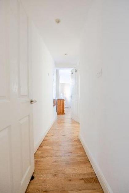 KING size Beds in Huge Converted Pub Group Stay - image 18