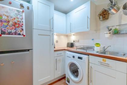 Warm & Inviting 1bedroom Flat with Patio Camden Town! - image 9