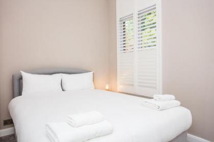 Bright Vibrant 1 Bedroom Apartment in South Hampstead - image 14