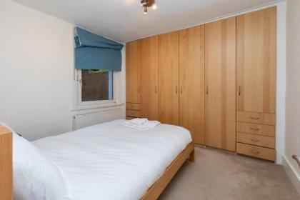 Spacious 1BD Flat w Garden - Hammersmith! - image 10