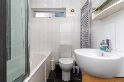 Spacious 1BD Flat w Garden - Hammersmith! - image 13