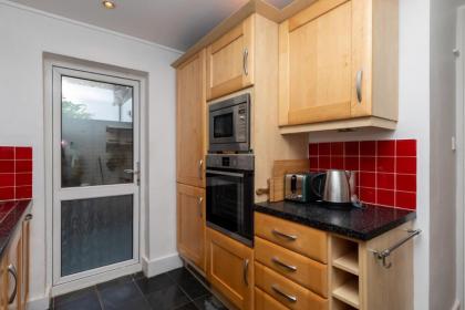 Spacious 1BD Flat w Garden - Hammersmith! - image 18