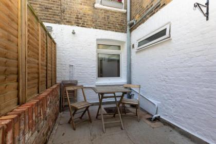 Spacious 1BD Flat w Garden - Hammersmith! - image 19