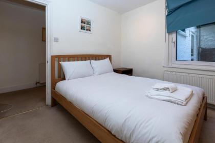 Spacious 1BD Flat w Garden - Hammersmith! - image 9