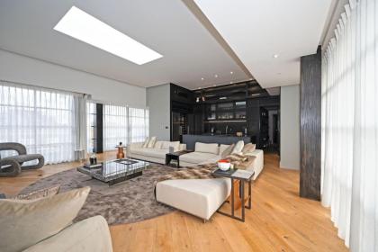 Luxurious Penthouse Kensington - image 1