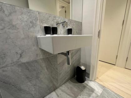 Chic Covent Garden Apartment By Sloanes Group - image 13