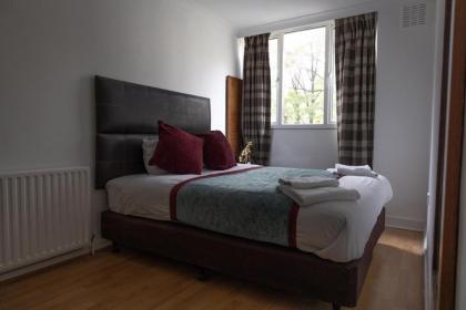 Very Spacious and beautiful 4-Bed House in London - image 14