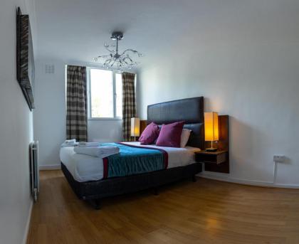 Very Spacious and beautiful 4-Bed House in London - image 8