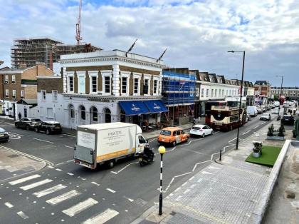 Luxury 2 bed flat Kings Road Fulham - image 9