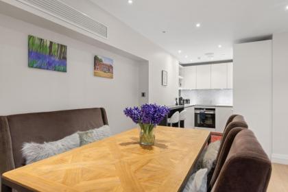 Victoria One Bedroom Luxury Apartment - image 8