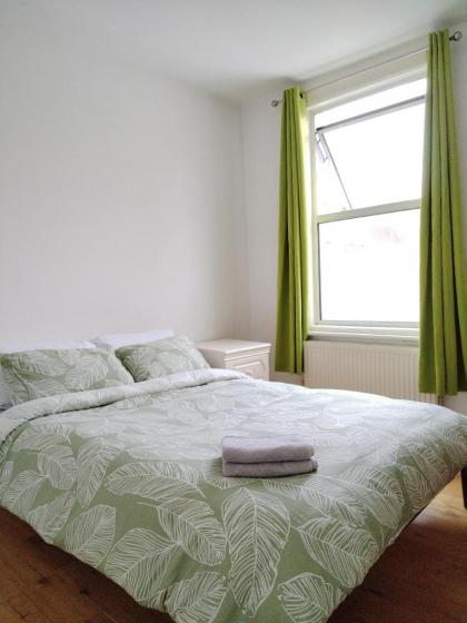 Cosy Rooms near Canary Wharf & the O2 - image 12