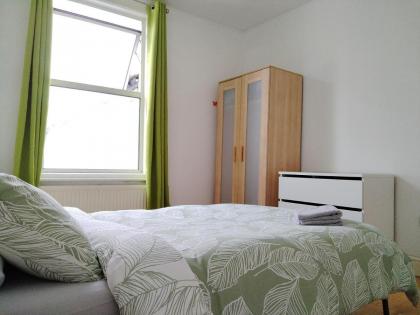 Cosy Rooms near Canary Wharf & the O2 - image 14