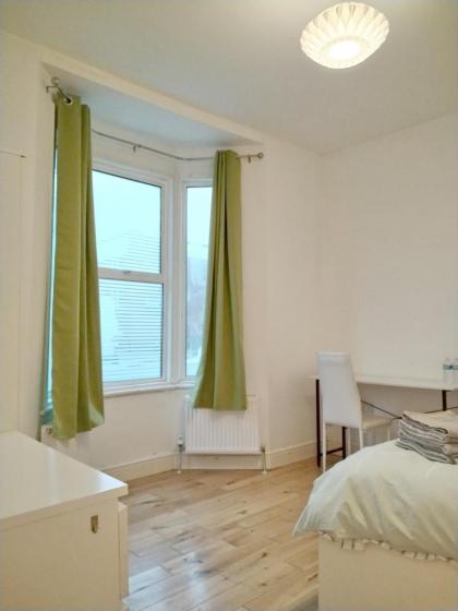 Cosy Rooms near Canary Wharf & the O2 - image 15