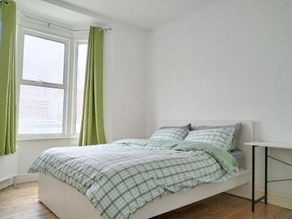 Cosy Rooms near Canary Wharf & the O2 - image 5