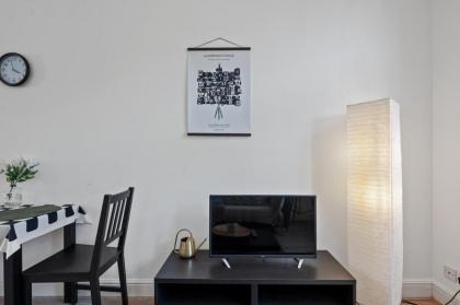 Cosy 1-Bed Apartment in Central London Old Street - image 12