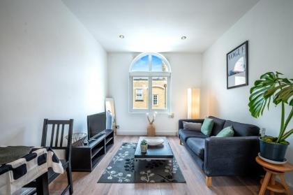 Cosy 1-Bed Apartment in Central London Old Street - image 2