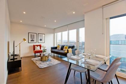 Fabulous Westfield 2 bed - image 14