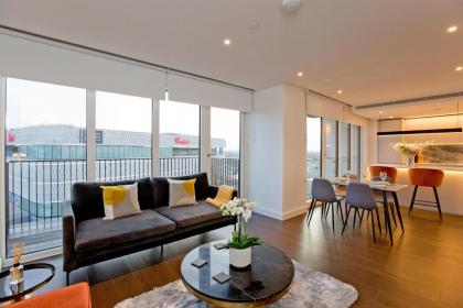 Fabulous Westfield 2 bed - image 20