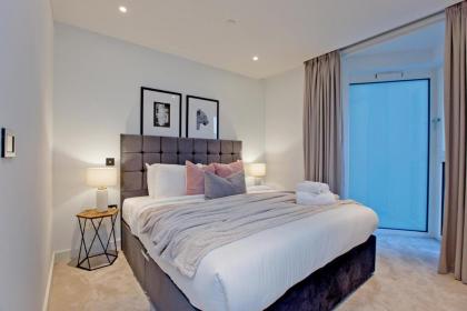 Fabulous Westfield 2 bed - image 4