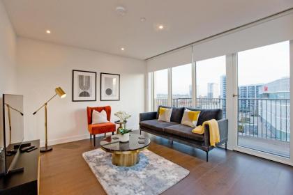 Fabulous Westfield 2 bed - image 7