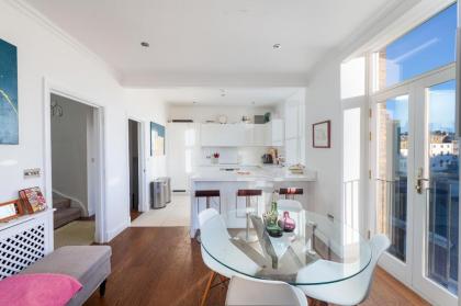 Bright Belgravia Home by UnderTheDoormat - image 7