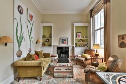 2BR high ceilings Chelsea apartment - image 4