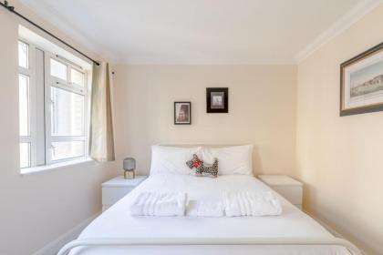 Spacious 3BD Flat - 14 Mins to Buckingham Palace! - image 17